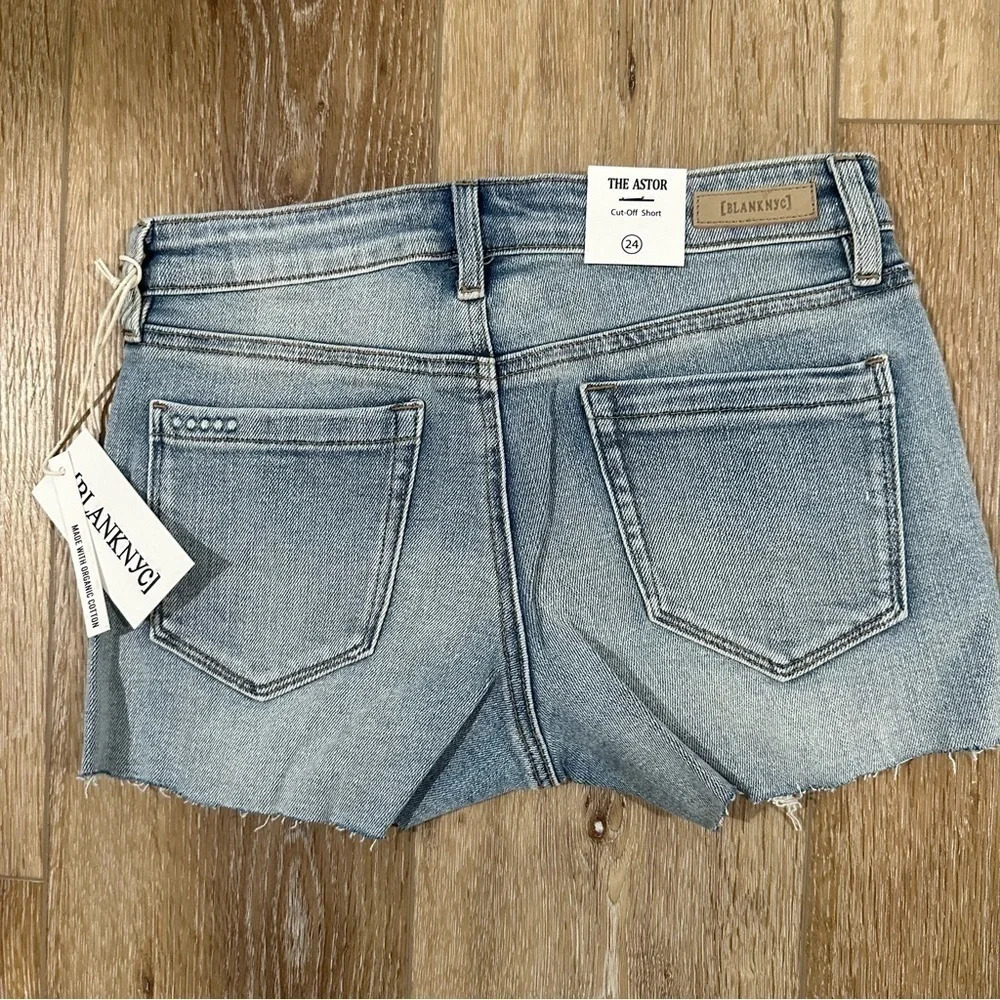 Blank NYC The Astro Cut-Off Short Light Wash Distressed Denim Size 24 NWT - Picture 8 of 8